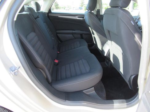 Used 2018 Ford Fusion SE FWD image 29