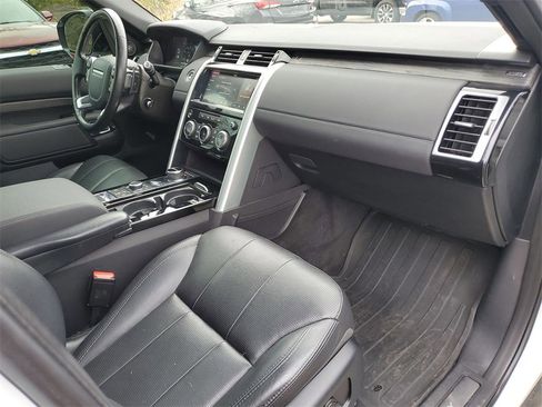Used 2019 Land Rover Discovery HSE image 29