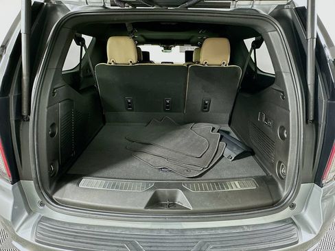 Used 2023 Chevrolet Suburban Premier w/ Advanced Technology Package AWD/4WD image 27