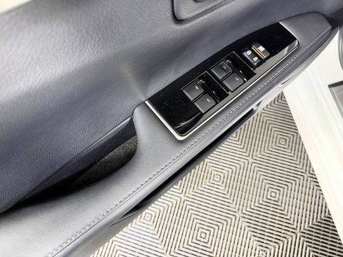 Used 2016 Lexus ES 350 w/ Luxury Package w/Wood Trim FWD image 30