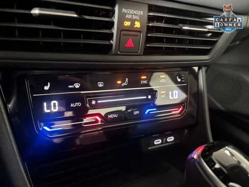 Used 2025 Volkswagen Jetta SE FWD image 18