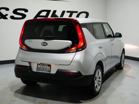 Used 2021 Kia Soul LX image 8