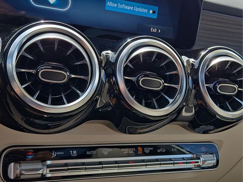 New 2026 Mercedes-Benz GLB 250 image 19
