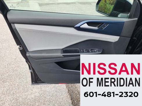 Used 2024 Volkswagen Taos SE image 9