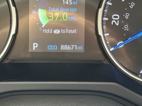 Certified 2021 Toyota RAV4 LE AWD/4WD image 24