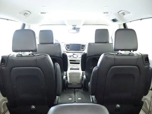Certified 2023 Chrysler Pacifica Touring-L FWD image 21