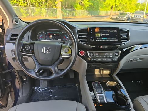Used 2019 Honda Pilot Touring image 18