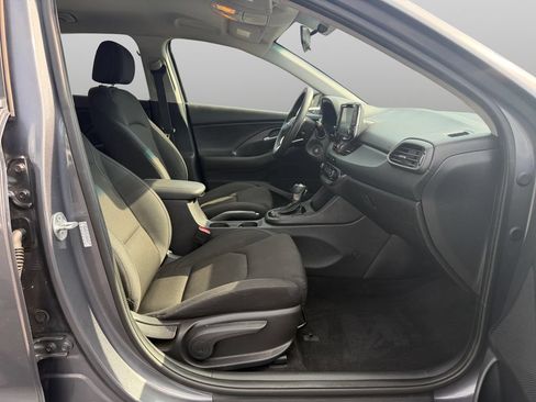 Used 2019 Hyundai Elantra GT FWD image 21