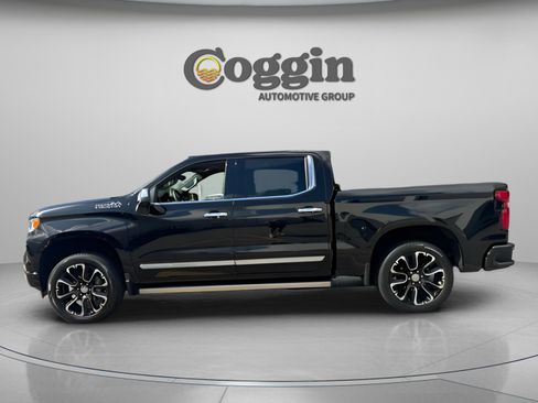Used 2023 Chevrolet Silverado 1500 High Country w/ Technology Package AWD/4WD image 2