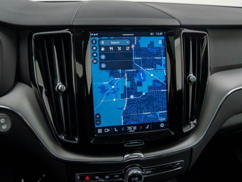 Used 2025 Volvo XC60 B5 Core w/ Protection Package Premier image 24