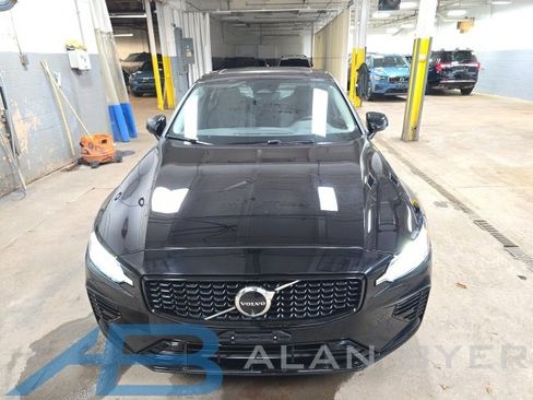 Used 2024 Volvo S60 T8 Plus image 1