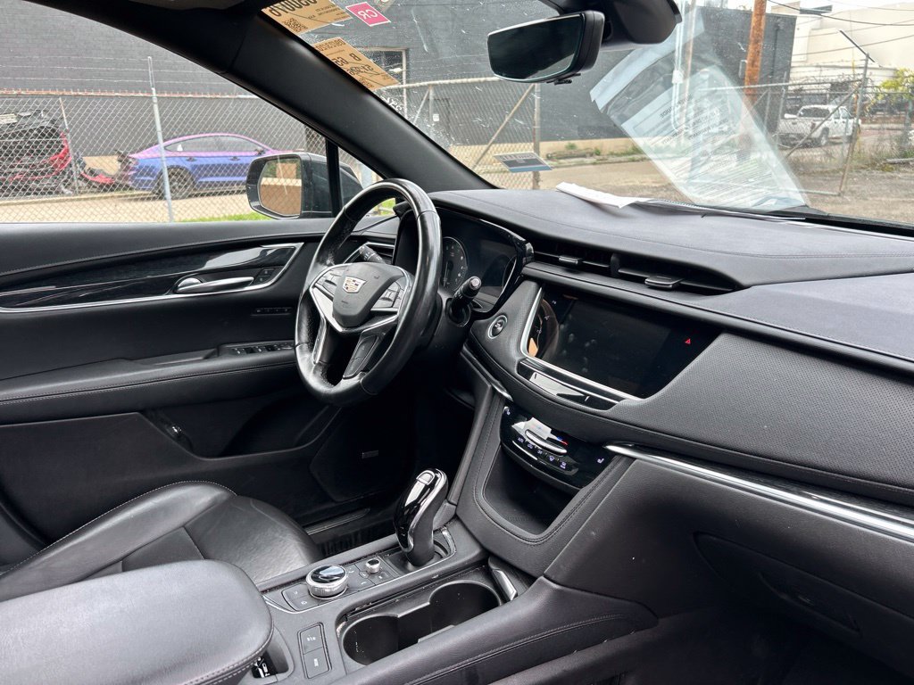 Used 2022 Cadillac XT5 Premium Luxury w/ Technology Package AWD/4WD image 9