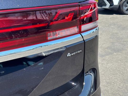 Certified 2025 Volkswagen Atlas SEL Premium R-Line image 7