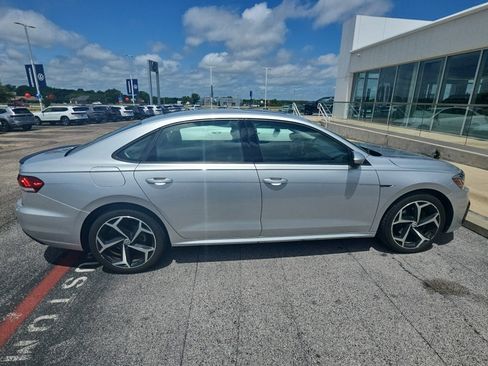 Used 2020 Volkswagen Passat 2.0T R-Line FWD image 6
