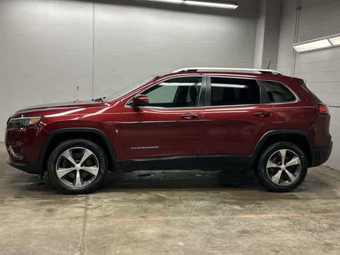 Used 2019 Jeep Cherokee Limited w/ Luxury Group AWD/4WD image 2