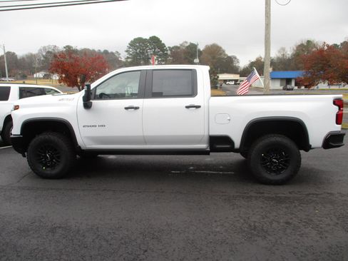 New 2026 Chevrolet Silverado 2500 ZR2 image 6