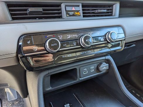 Used 2023 Honda Pilot EX-L image 32