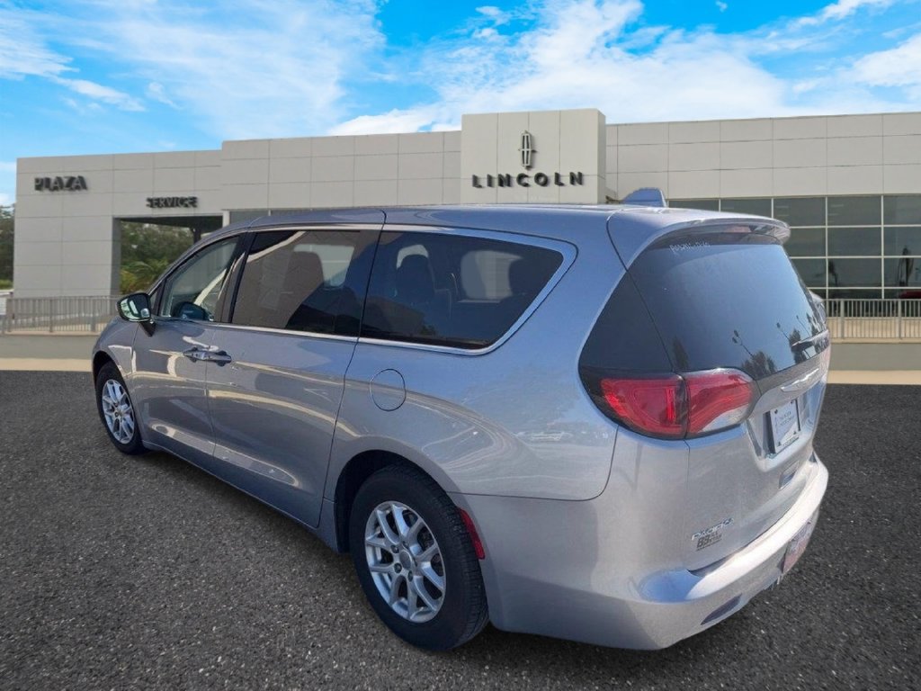Used 2017 Chrysler Pacifica Touring FWD image 5