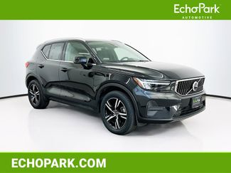 Used 2025 Volvo XC40 B5 Core video 1