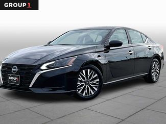 Used 2025 Nissan Altima 2.5 SV video 1