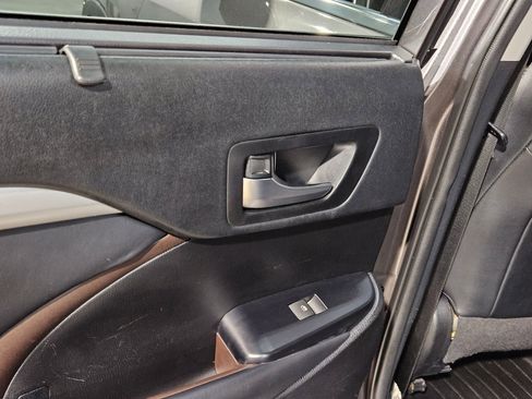 Used 2019 Toyota Highlander XLE FWD image 36