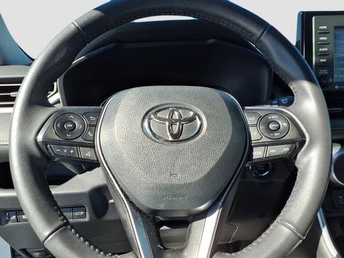Used 2022 Toyota RAV4 XLE Premium image 24