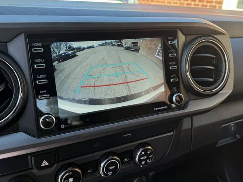 Used 2020 Toyota Tacoma TRD Sport AWD/4WD image 14