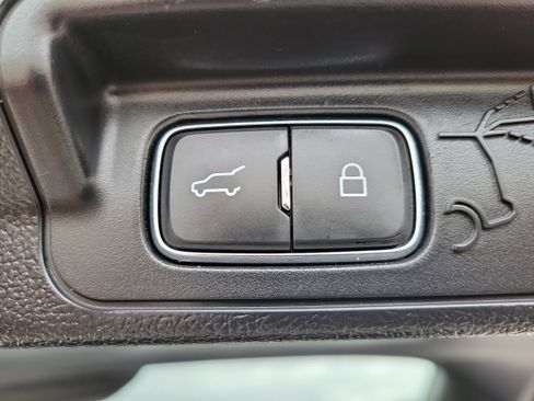 Used 2023 Ford Explorer XLT w/ Equipment Group 202A image 10