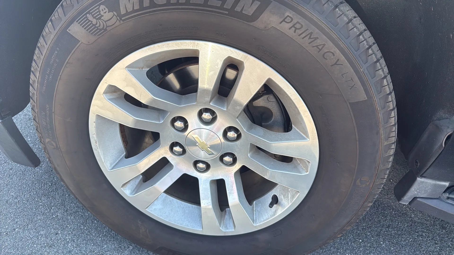 Used 2018 Chevrolet Suburban LT AWD/4WD image 5