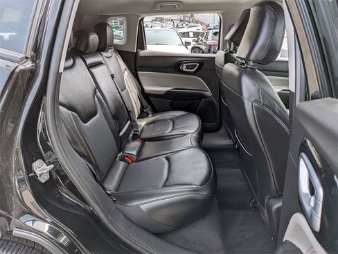 Used 2022 Jeep Compass Limited image 22