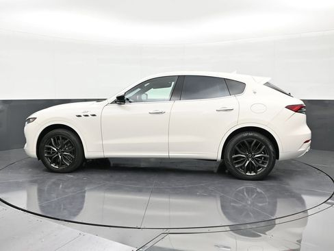 Used 2024 Maserati Levante GT Ultima image 2