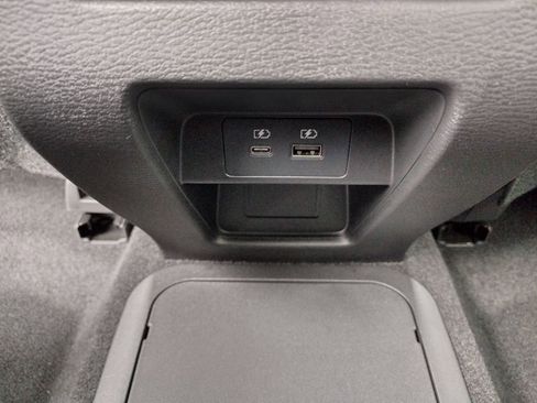 New 2025 Mitsubishi Outlander SE image 28