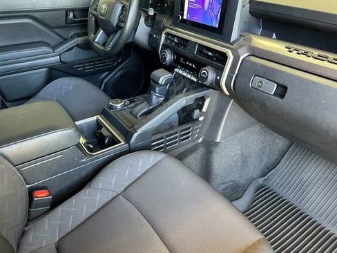 Used 2025 Toyota Tacoma SR5 AWD/4WD image 15