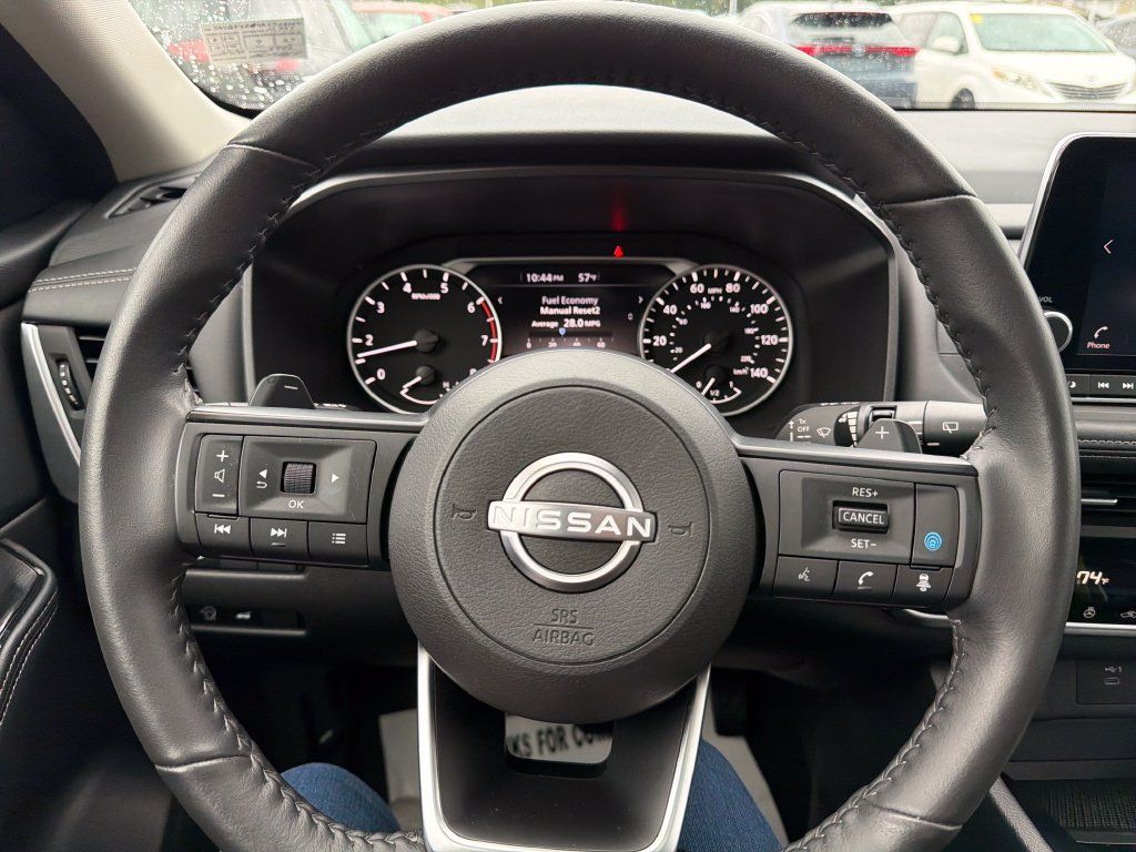Used 2024 Nissan Rogue SV w/ SV Premium Package AWD/4WD image 12