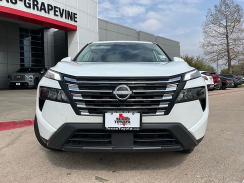 Used 2025 Nissan Rogue SV image 3