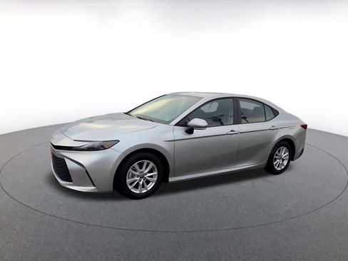 Used 2025 Toyota Camry LE image 8