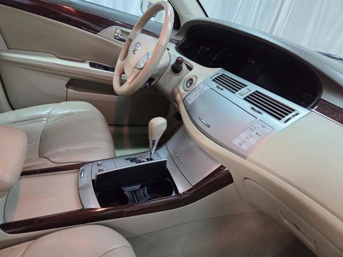 Used 2010 Toyota Avalon XLS image 20