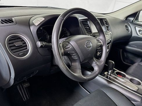 Used 2020 Nissan Pathfinder SV image 9