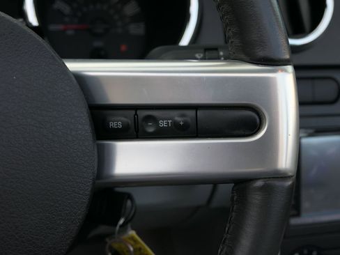 Used 2006 Ford Mustang Premium image 17
