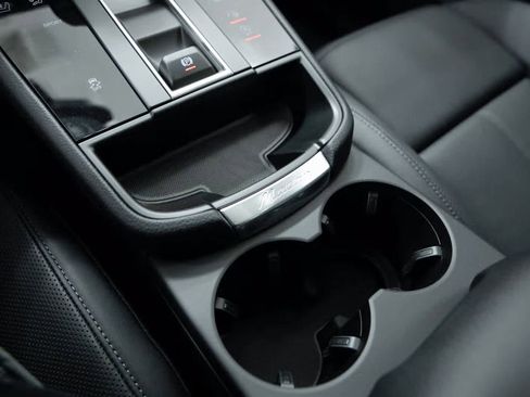 Certified 2025 Porsche Macan image 24