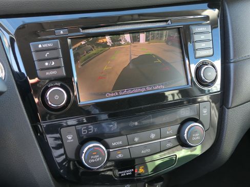 Used 2018 Nissan Rogue SV FWD image 20