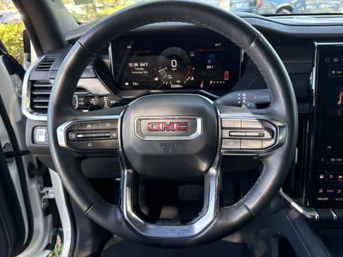 Used 2025 GMC Acadia Elevation image 29