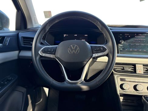 Certified 2022 Volkswagen Taos SE image 3