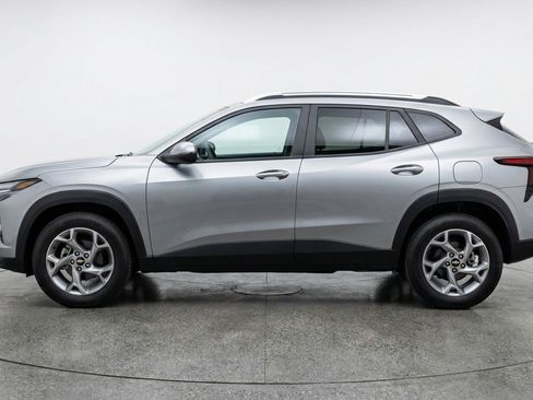 Used 2025 Chevrolet Trax LT image 5