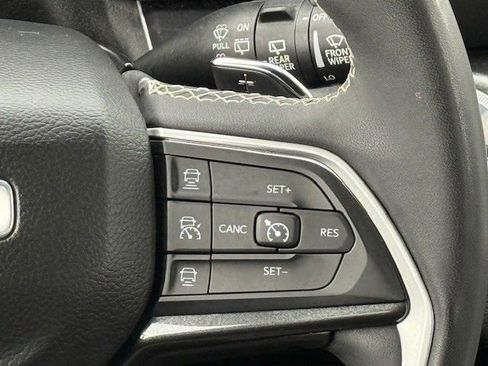 Used 2023 Jeep Grand Cherokee Altitude AWD/4WD image 28