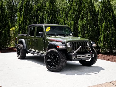 Used 2021 Jeep Gladiator Rubicon w/ Cold Weather Group AWD/4WD image 2