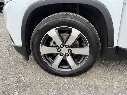 Certified 2021 Chevrolet Traverse LT w/ LT Premium Package AWD/4WD image 11