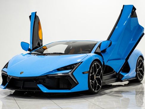 Used 2024 Lamborghini Revuelto image 2