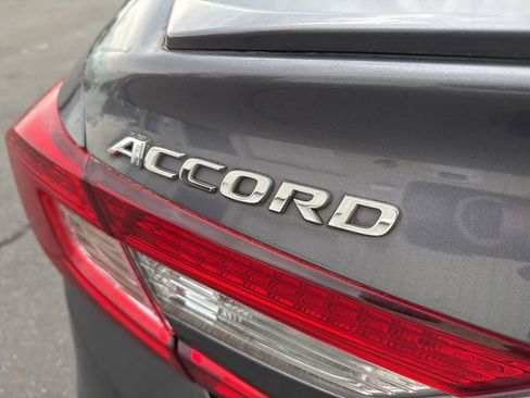 Used 2018 Honda Accord Sport image 9