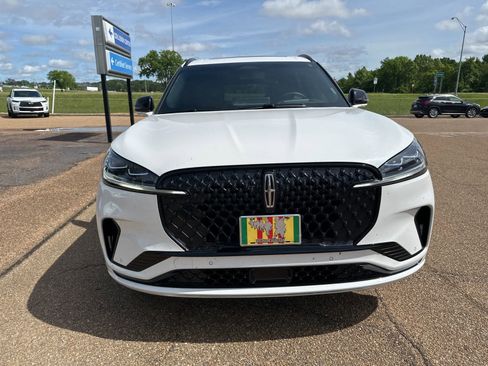 Used 2025 Lincoln Aviator Reserve w/ Luxury Package RWD image 3